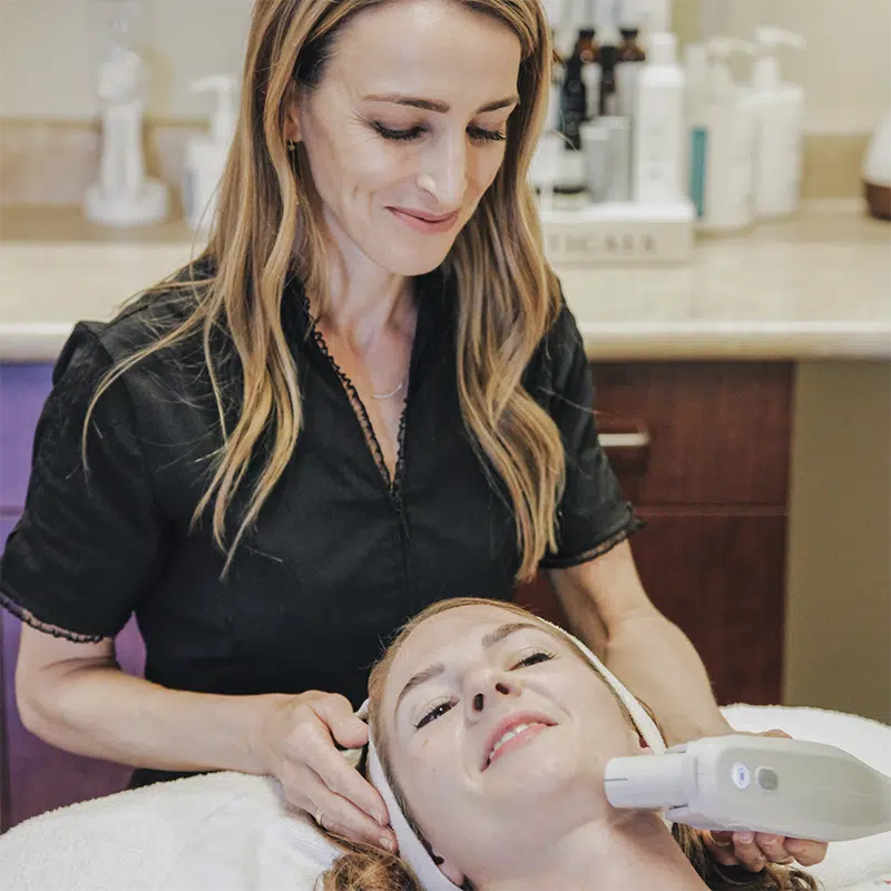 Female patient receiving Ultherapy