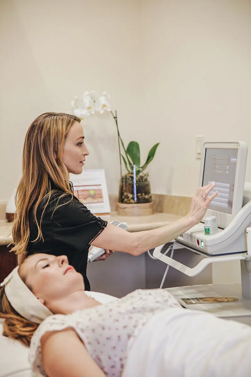 Female patient undergoing Ultherapy